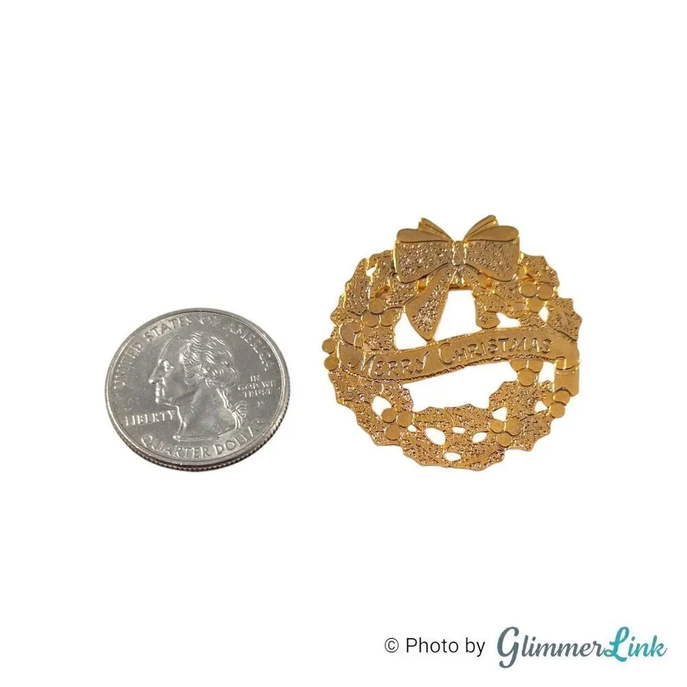 Vintage Flat Etched Merry Christmas Wreath Gold Tone Brooch